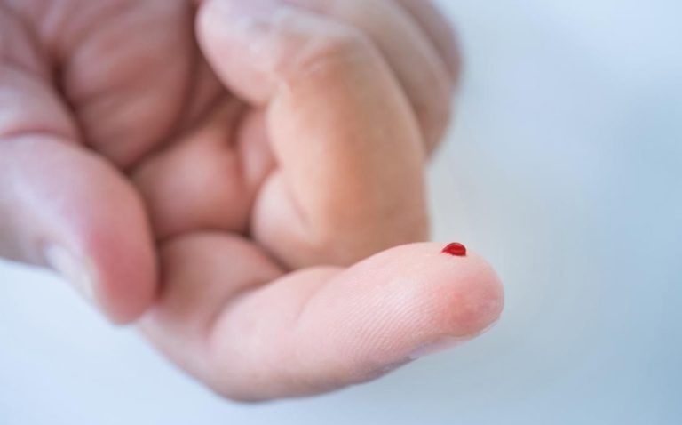 الدم في المنام للعزباء