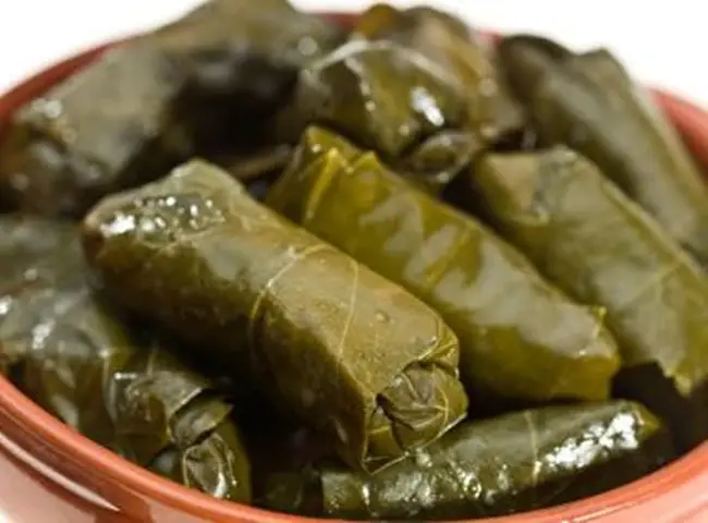 أكل ورق العنب في المنام