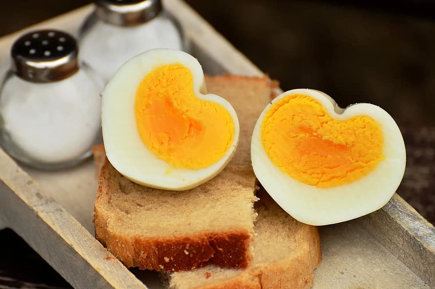Å se kokte egg i en drøm for en gift kvinne
