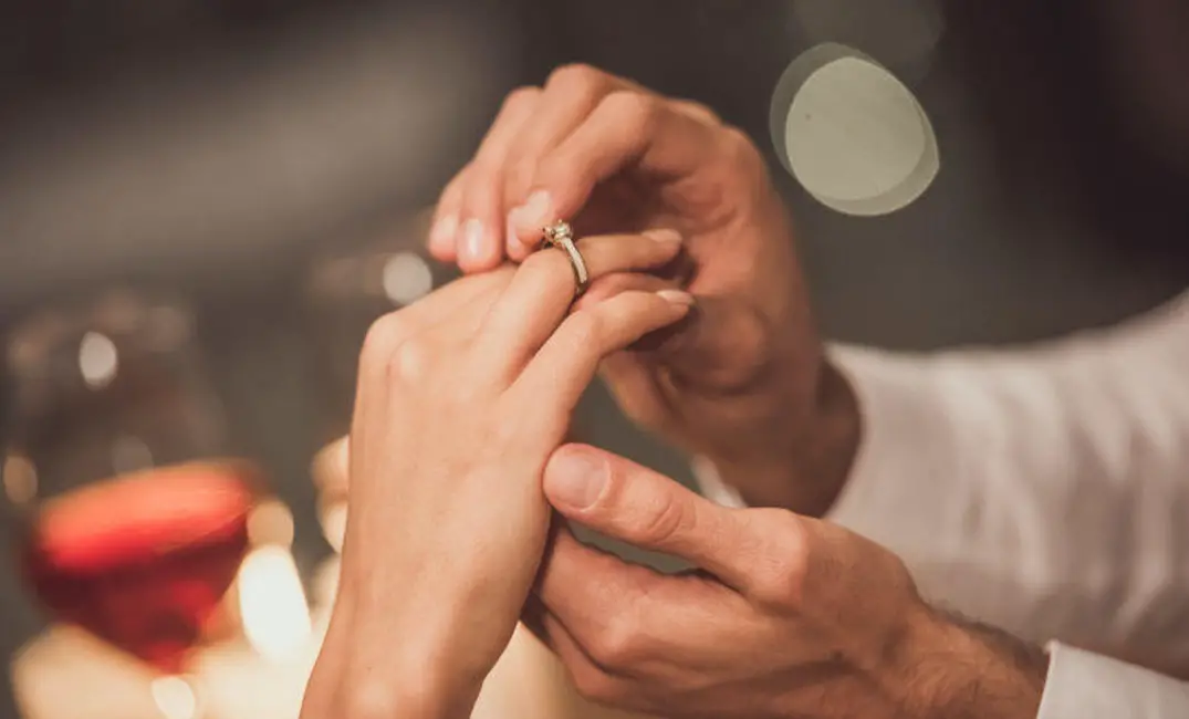 အိမ်ထောင်သည်ယောက်ျားအတွက် စေ့စပ်ကြောင်းလမ်းခြင်းအိပ်မက်ကို အဓိပ္ပာယ်ဖွင့်ဆိုခြင်း။