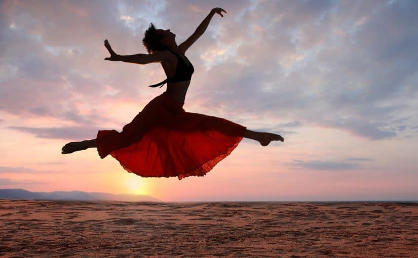 अविवाहित महिलांसाठी नृत्य करण्याबद्दलच्या स्वप्नाचा अर्थ
