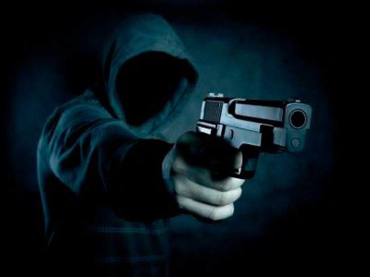تفسير حلم شخص يريد قتلي بمسدس