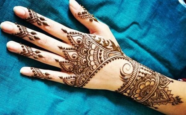 Henna in un sognu per una donna maritata