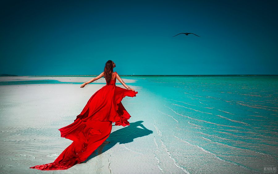 Iført en rød kjole i en drøm