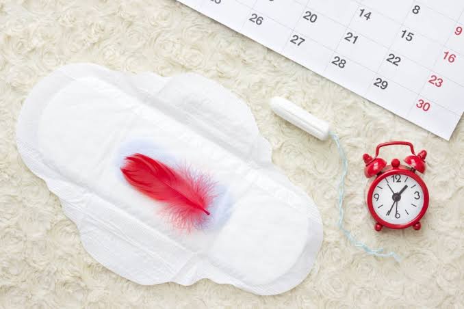 Å se menstruasjonsputer i en drøm