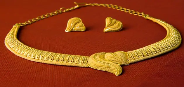 Gold necklace sale in dream meaning