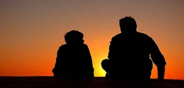  تفسير حلم الجلوس مع الميت والتحدث معه