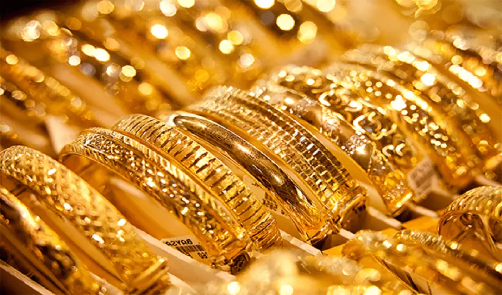 Fortolkning af en drøm om at sælge gult guld til en gift kvinde