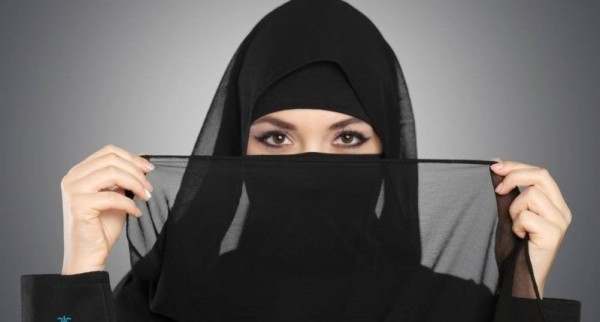 Tolkning av en drøm om å miste niqab for enslige kvinner