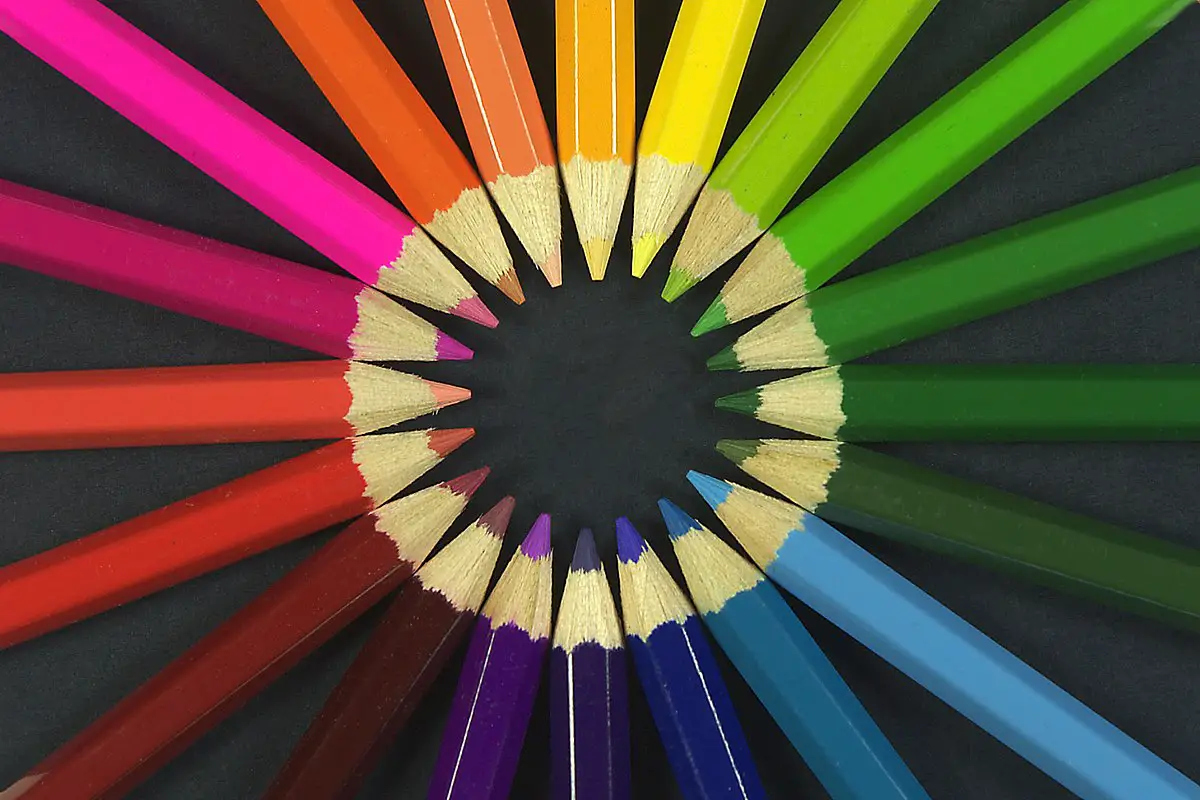 Colouring pencils - تفسير الاحلام