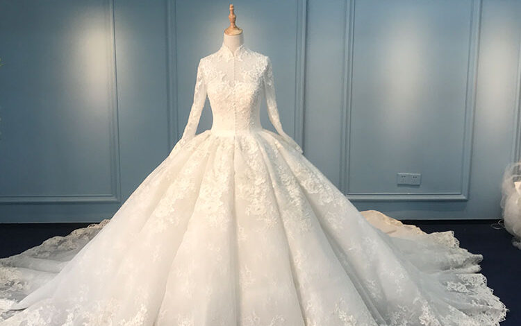 Wearing a wedding outlet dress in a dream