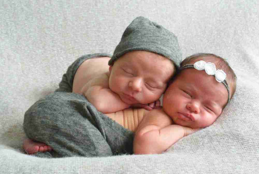 En drøm der jeg drømte at jeg fødte tvillinggutter og en jente i en drøm for en enslig kvinne - tolkning av drømmer