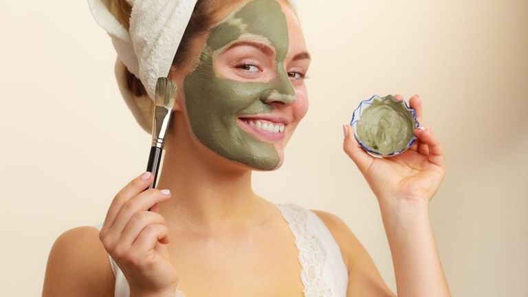 127 114831 masks for cleaning the skin 7 natural ways 2 - تفسير الاحلام