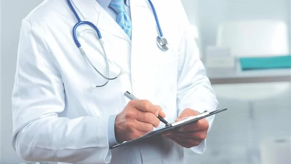 الذهاب الى الطبيب في المنام للعزباء