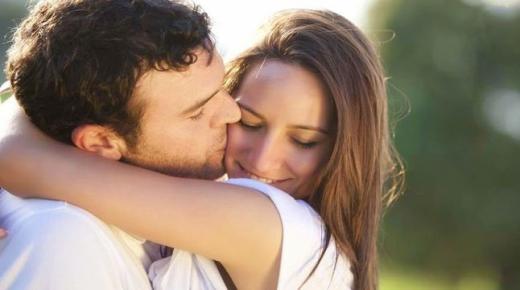 Rüyamda kocamın beni öptüğünü görmenin İbn Şirin tarafından yorumlanması