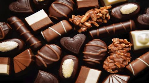 Interpretazione di vede cioccolata in un sognu da Ibn Sirin