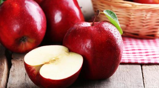 I 20 interpretazioni più impurtanti di vede mele rosse in un sognu di Ibn Sirin