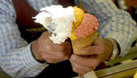 इब्न सिरिन द्वारा सपने में आइसक्रीम खाने की व्याख्या