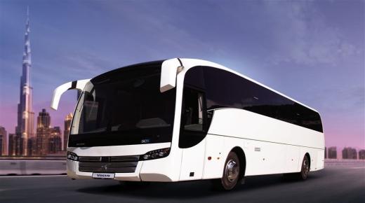 Lær om tolkningen av en drøm om å kjøre buss ifølge Ibn Sirin