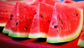 Lær mer om tolkningen av en drøm om rød vannmelon av Ibn Sirin