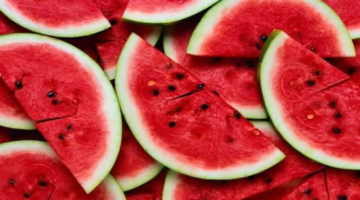 Tolkning av å se vannmelon i en drøm av Ibn Sirin