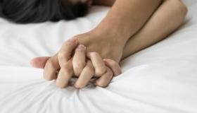 इब्न सिरिन के अनुसार, एक सपने में एक विवाहित महिला के लिए एक अजीब आदमी के साथ संभोग करने के सपने की व्याख्या