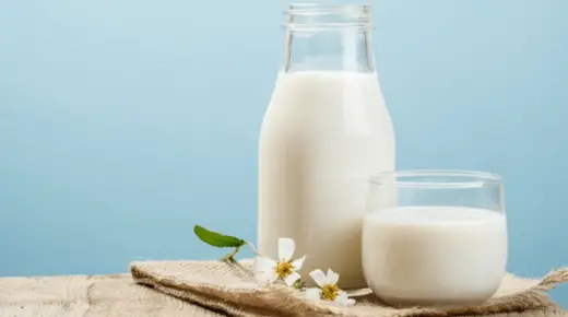 Hva er tolkningen av å se melk i en drøm ifølge Ibn Sirin?