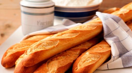 Hva er tolkningen av å kjøpe brød i en drøm av Ibn Sirin?