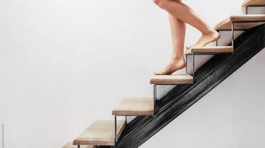 इब्न सिरिन द्वारा लोहे की सीढ़ी पर चढ़ने के सपने की व्याख्या के बारे में और जानें