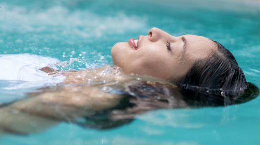 इब्न सिरिन द्वारा सपने में तैराकी देखने की सबसे महत्वपूर्ण 20 व्याख्या