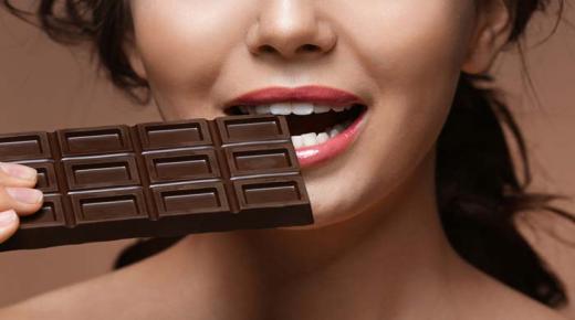 Betydningen av å spise sjokolade i en drøm av Ibn Sirin