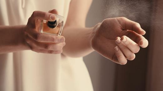 Tumačenje vidjeti mirisanje parfema u snu od Ibn Sirina