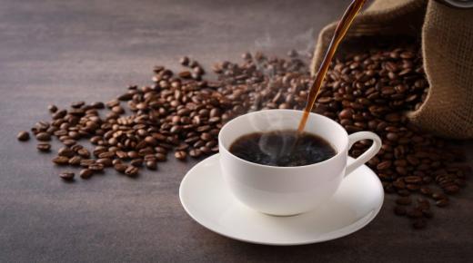 ¿Cuál es la interpretación de servir café en un sueño de Ibn Sirin?