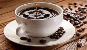 Ibn Sirin ရဲ့ အဆိုအရ အိပ်မက်ထဲမှာ ကော်ဖီတစ်ခွက်ရဲ့ အဓိပ္ပါယ်က ဘာလဲ။