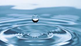 De viktigste tolkningene av å se vann i en drøm av Ibn Sirin