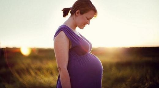 इब्न सिरीनच्या म्हणण्यानुसार मी गर्भवती आणि अविवाहित असल्याचे मला स्वप्न पडले