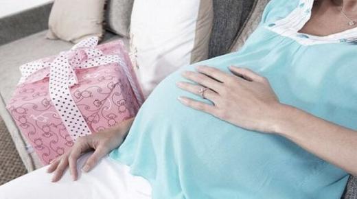 Wat is de interpretatie van een droom over zwangerschap zonder huwelijk volgens Ibn Sirin?