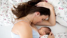 एक गर्भवती महिला को सपने में स्तनपान कराने के सपने की व्याख्या करने के लिए इब्न सिरिन की व्याख्या