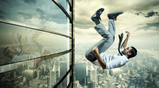 इब्न सिरिन द्वारा किसी अन्य व्यक्ति के लिए किसी ऊँचे स्थान से गिरने के सपने की व्याख्या सीखें
