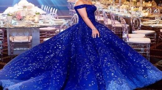 इब्न सिरीनच्या निळ्या पोशाखाबद्दलच्या स्वप्नाचा अर्थ