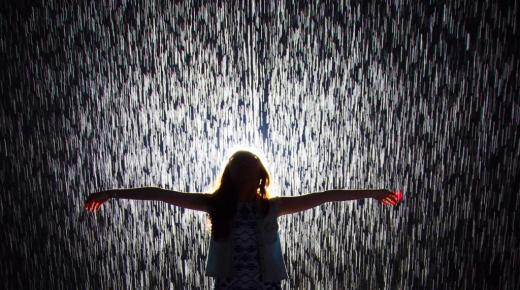 Tolkning av en drøm om regn for en enslig kvinne ifølge Ibn Sirin