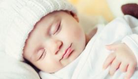 इब्न सिरीन आणि नबुलसी यांनी घटस्फोटित महिलेला जन्म देण्याच्या स्वप्नाचा अर्थ लावला