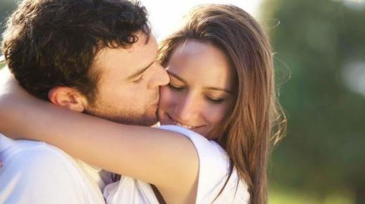 Ո՞րն է երազի մեկնաբանությունը այն մասին, որ ամուսինը երազում համբուրում է իր կնոջ բերանը, ըստ Իբն Սիրինի: