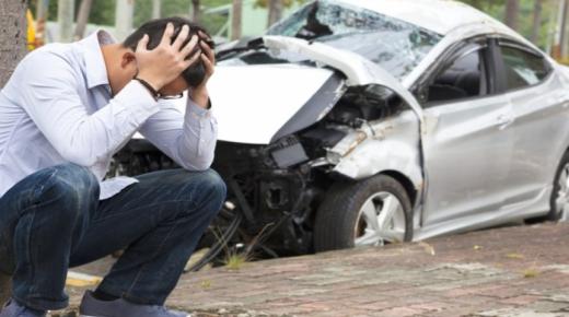 Hva er tolkningen av en bilulykkesdrøm til Ibn Sirin?