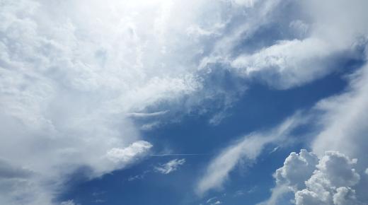 Den viktigste 20 tolkningen av drømmen om skyer av Ibn Sirin