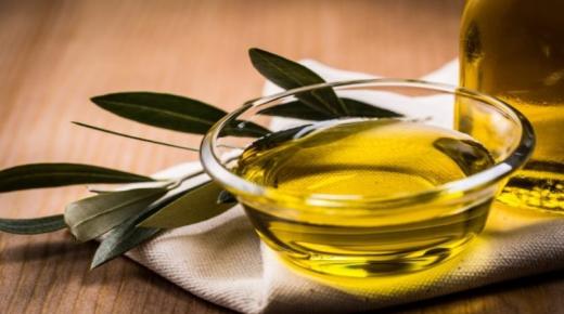 Saznajte o tumačenju snova o maslinovom ulju u snu od Ibn Sirina