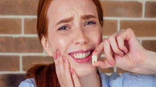 इब्न सिरिन द्वारा एक विवाहित महिला के हाथ में दांत गिरने के सपने की व्याख्या