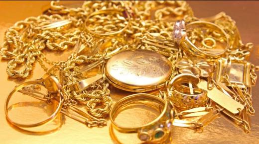 Ибн Сириний зүүдэндээ гэрлэсэн эмэгтэйд алт худалдаж авах тухай мөрөөдлийн тайлбарыг олж мэдээрэй