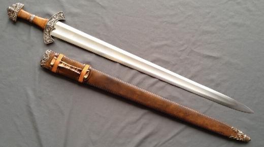 इब्न सिरिन के अनुसार तलवार के बारे में सपने की व्याख्या के बारे में जानें