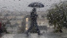 Lær om fortolkningen af ​​at se regn i en drøm for en enkelt kvinde, ifølge Ibn Sirin